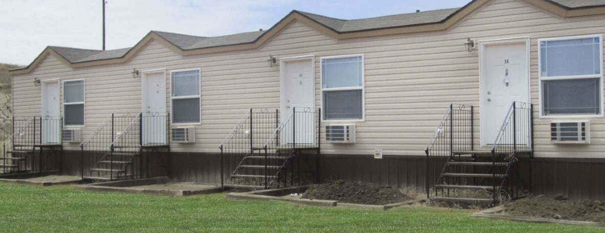 Stonegate Suites in Watford City, ND - Building Photo