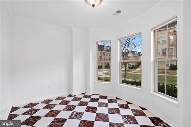 702 Sentry Square in Oxon Hill, MD - Building Photo - Building Photo