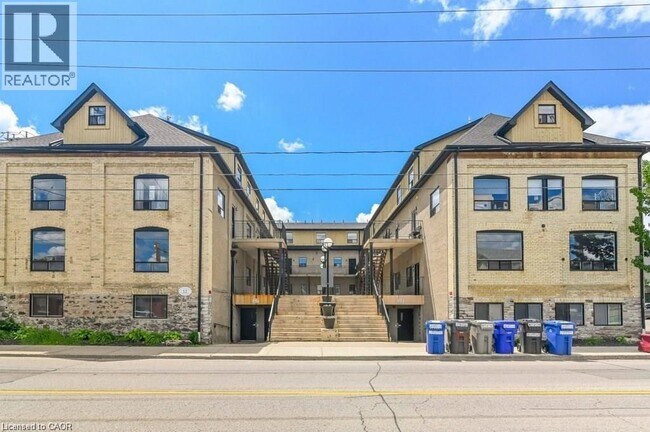 12 Bridgeport Rd E in Waterloo, ON - Building Photo - Building Photo
