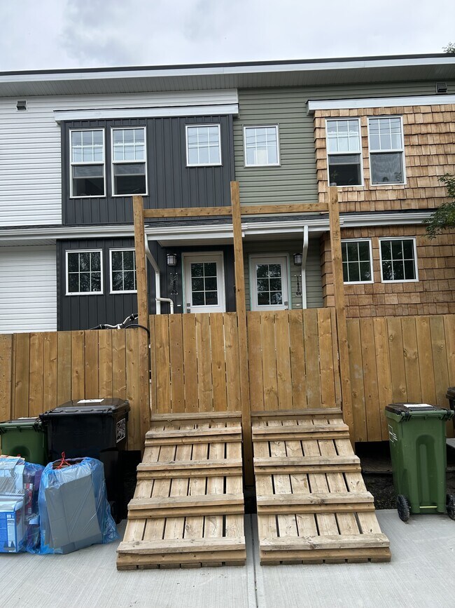 11820-11861 61 St NW in Edmonton, AB - Building Photo - Building Photo