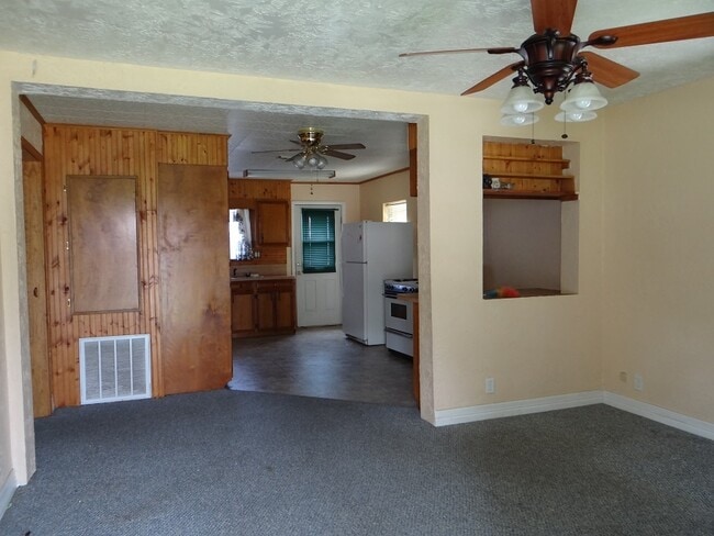 3801 Stuart Ave in Groves, TX - Building Photo - Building Photo