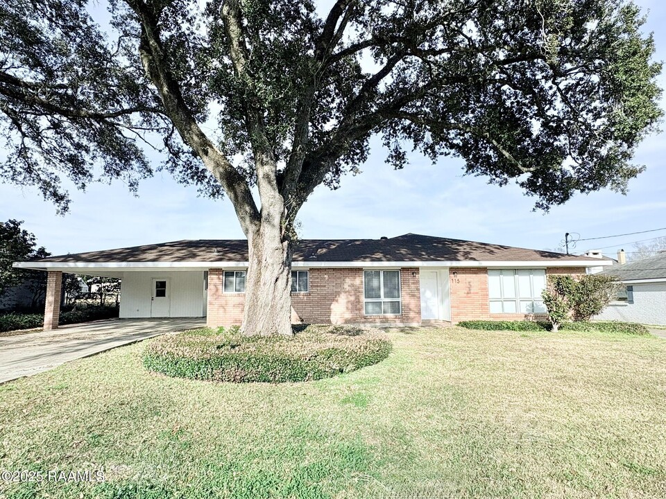 115 Charles Read Ave in Lafayette, LA - Building Photo