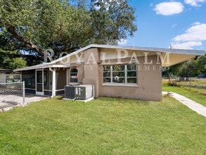 9861 Orange River Blvd in Ft. Myers, FL - Foto de edificio - Building Photo