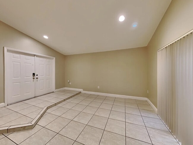 14993 SW 59th St in Miami, FL - Foto de edificio - Building Photo