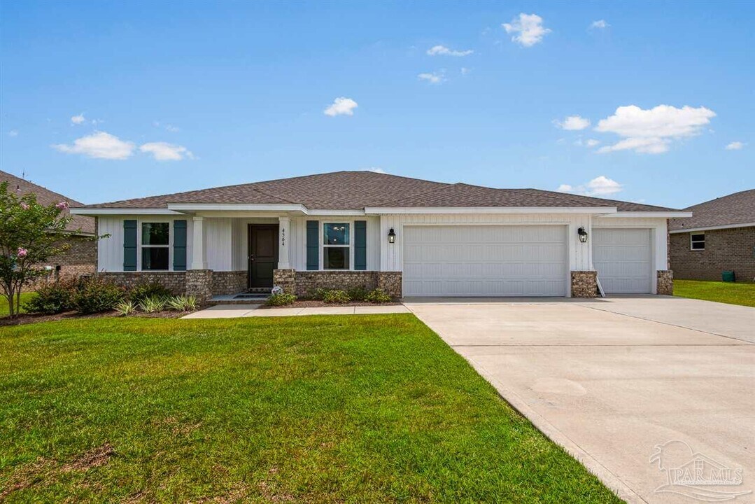 4564 Perception Circle in Milton, FL - Building Photo