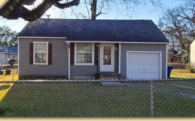 205 Chambers St in Lufkin, TX - Building Photo - Building Photo