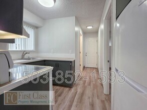 12345 SW Hall Blvd in Portland, OR - Building Photo - Building Photo