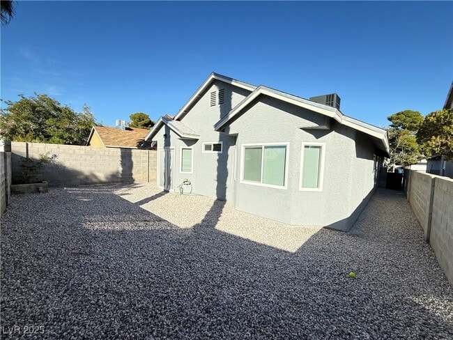 7029 English Mist Cir in Las Vegas, NV - Building Photo - Building Photo