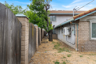 861-869 N Mitchell Ave in Turlock, CA - Building Photo - Building Photo