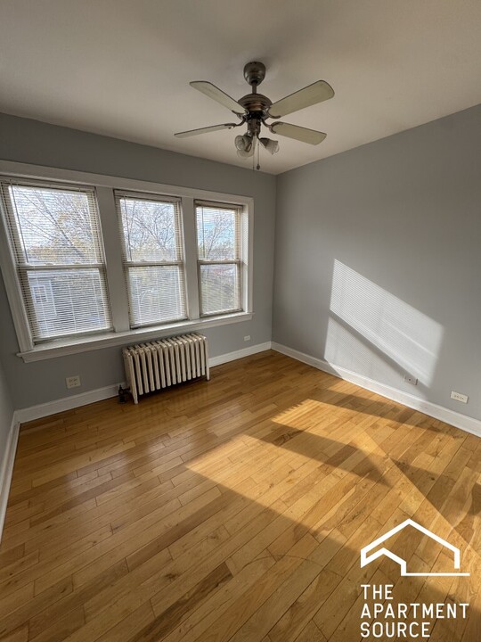 4542 W George St, Unit 3 in Chicago, IL - Building Photo