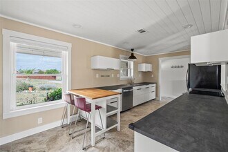 33 Valley View Dr in Round Rock, TX - Building Photo - Building Photo