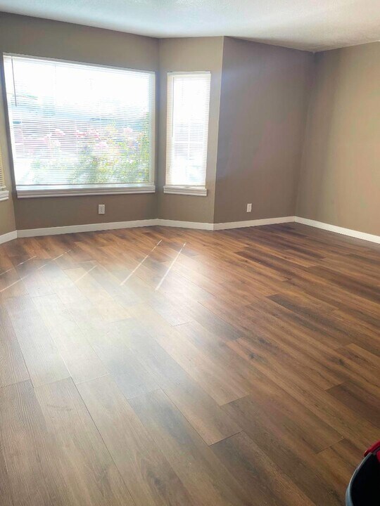 2421 Country Club Blvd in Stockton, CA - Building Photo