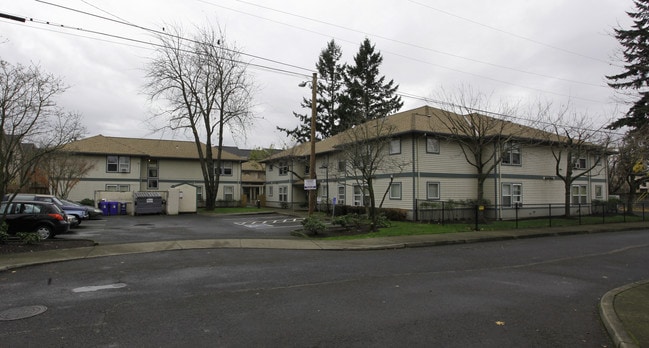 8714-8728 SE Lafayette St in Portland, OR - Foto de edificio - Building Photo