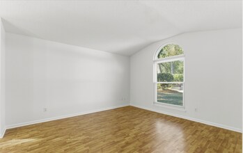 8510 Majestic Oaks Dr S in Jacksonville, FL - Building Photo - Building Photo