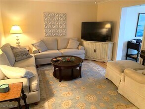 333 Harbour Dr in Naples, FL - Building Photo - Building Photo
