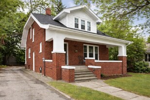 718 N Chevrolet Ave in Flint, MI - Building Photo