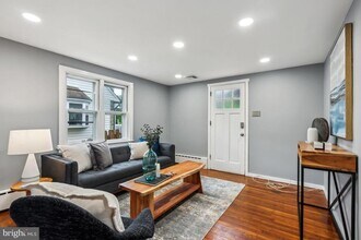 909 Old Lancaster Rd in Berwyn, PA - Building Photo - Building Photo