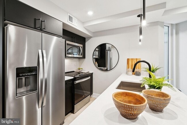 6604 Ridge Ave, Unit UNIT 411 in Philadelphia, PA - Building Photo - Building Photo