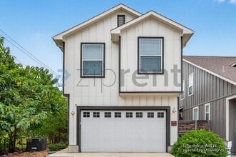 1511 E Sandalwood Ln in San Antonio, TX - Building Photo - Building Photo