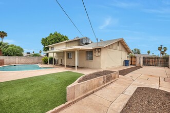 1025 E Manhatton Dr in Tempe, AZ - Foto de edificio - Building Photo