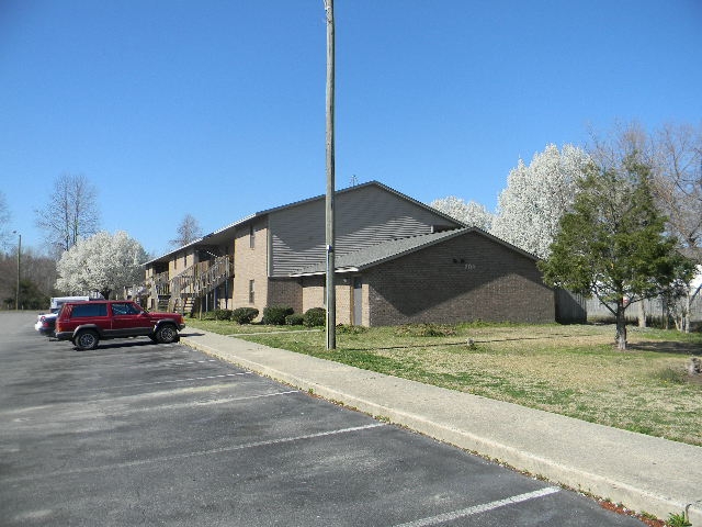 South Square Apartments in Winterville, NC - Foto de edificio