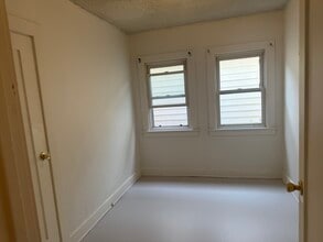 1133 W Lexington Dr in Glendale, CA - Building Photo - Building Photo