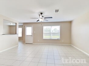 908 American Monarch Dr in La Marque, TX - Foto de edificio - Building Photo