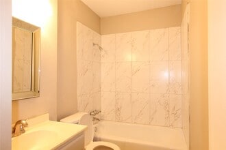 3111 Long Meadow Dr in Baytown, TX - Foto de edificio - Building Photo