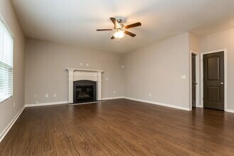 261 Chandler Bluff Ct SE in Grayson, GA - Foto de edificio - Building Photo