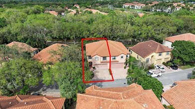 1147 Via Jardin in Riviera Beach, FL - Building Photo - Building Photo