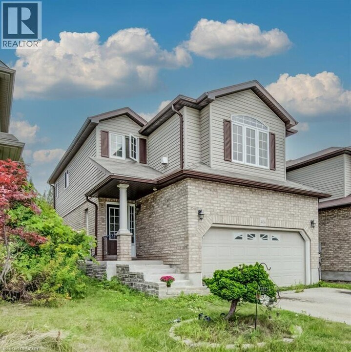 404 Tealby Crescent in Waterloo, ON - Building Photo