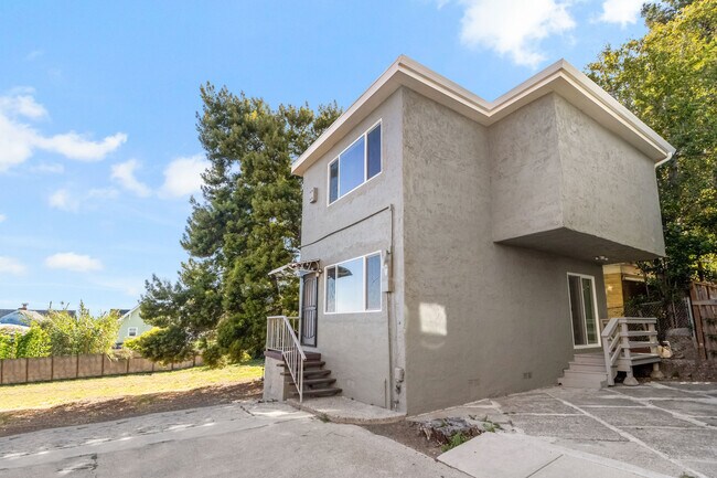1127 Bella Vista Ave, Unit 1127 in Oakland, CA - Building Photo - Building Photo