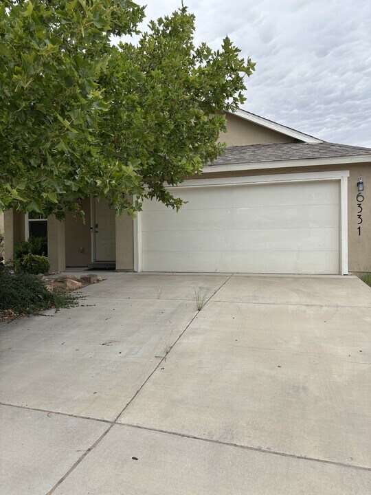 6331 Avenida Madrid NW in Albuquerque, NM - Building Photo