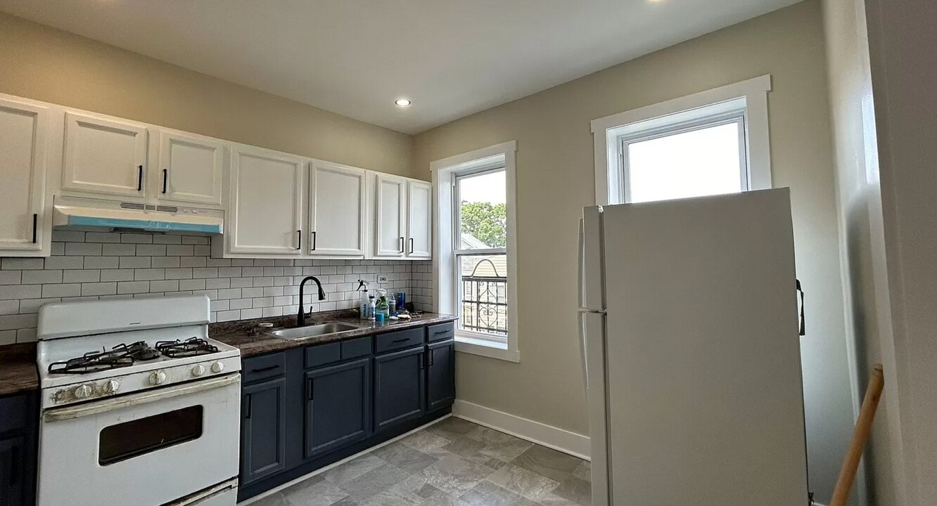 4 Warner Ave in Jersey City, NJ - Building Photo