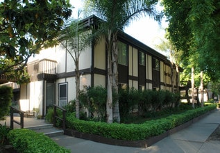 Tori Fore in Santa Barbara, CA - Foto de edificio - Building Photo