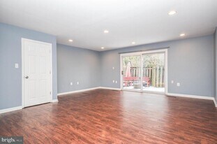 752 College Pkwy in Rockville, MD - Building Photo