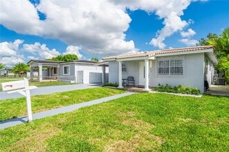 685 W 35th St in Hialeah, FL - Building Photo - Building Photo