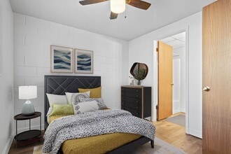 Twin Creek Apartments in Logan, UT - Foto de edificio - Building Photo