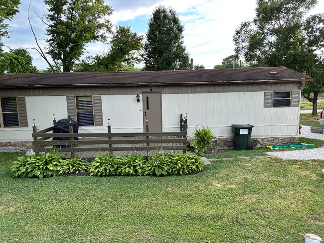 409 N 9th St in Petersburg, IN - Foto de edificio - Building Photo