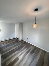 916 S 11th St, Unit 2R in Philadelphia, PA - Foto de edificio - Building Photo