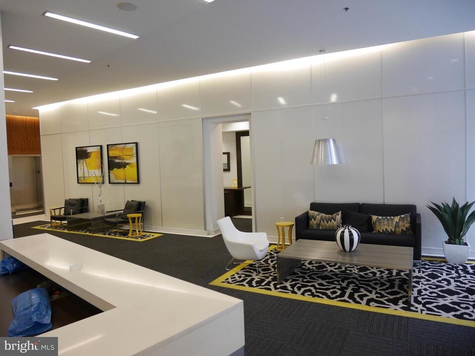 6506 America Blvd-Unit -809 in Hyattsville, MD - Foto de edificio