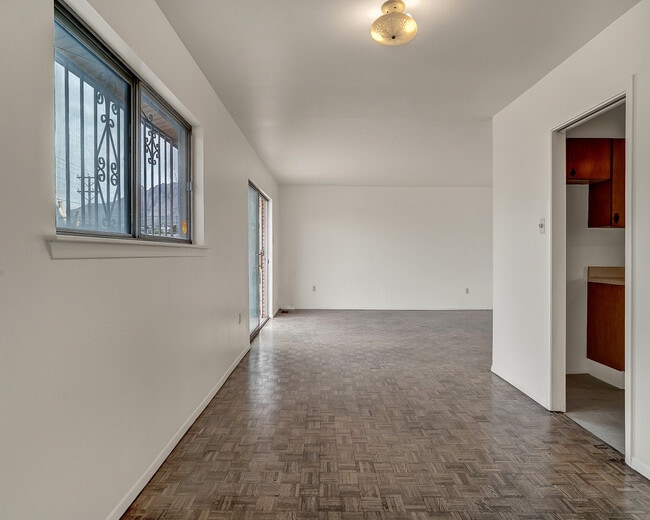 213 Clairemont Rd in El Paso, TX - Building Photo - Building Photo