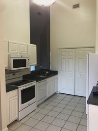 607 Augusta Cir, Unit 607 photo'