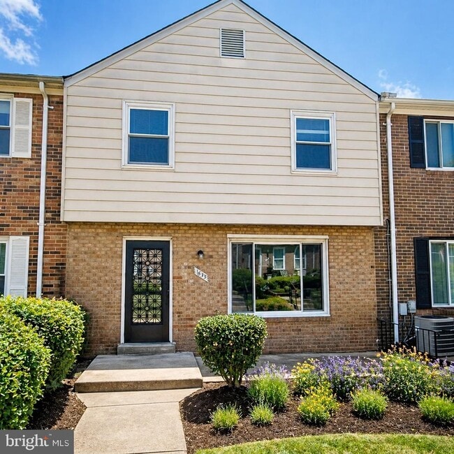 property at 1833 Addison Rd S