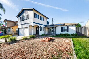 6257 Bluebell Ave in Los Angeles, CA - Building Photo