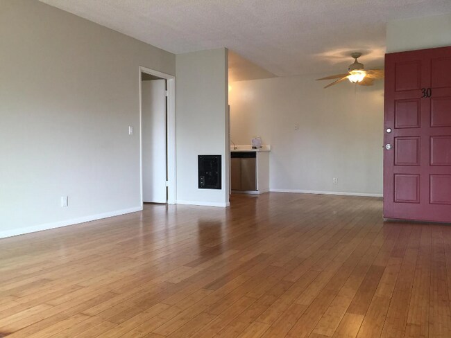 47 Dearborn Pl-Unit -APT 30 in Goleta, CA - Building Photo - Building Photo