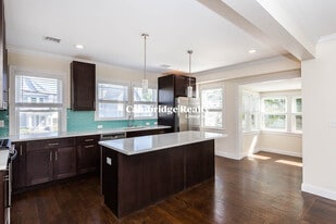 745 Fellsway, Unit T in Medford, MA - Building Photo