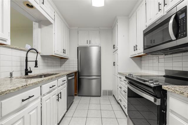 4304 Lindsay Ln in Haltom City, TX - Foto de edificio - Building Photo