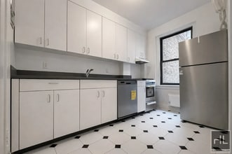 55 W 55th St in New York, NY - Building Photo - Building Photo