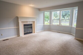 1924 223rd Ave SE in Sammamish, WA - Building Photo - Building Photo